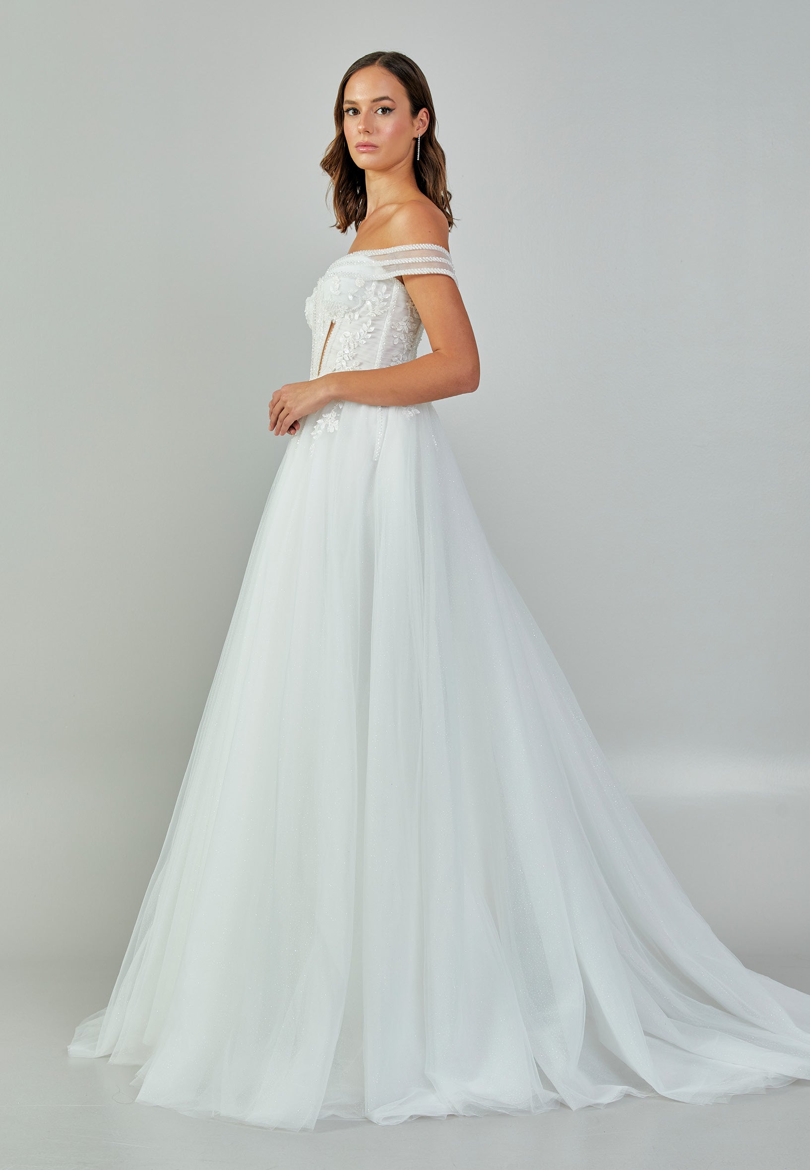 Rent wedding dress 