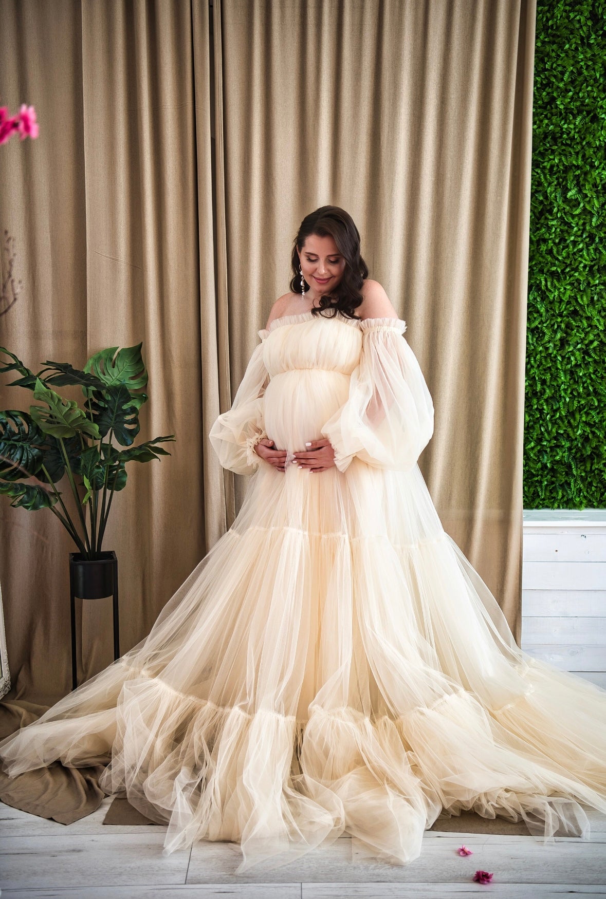 Choosing the Perfect Maternity Dress for Your Photoshoot