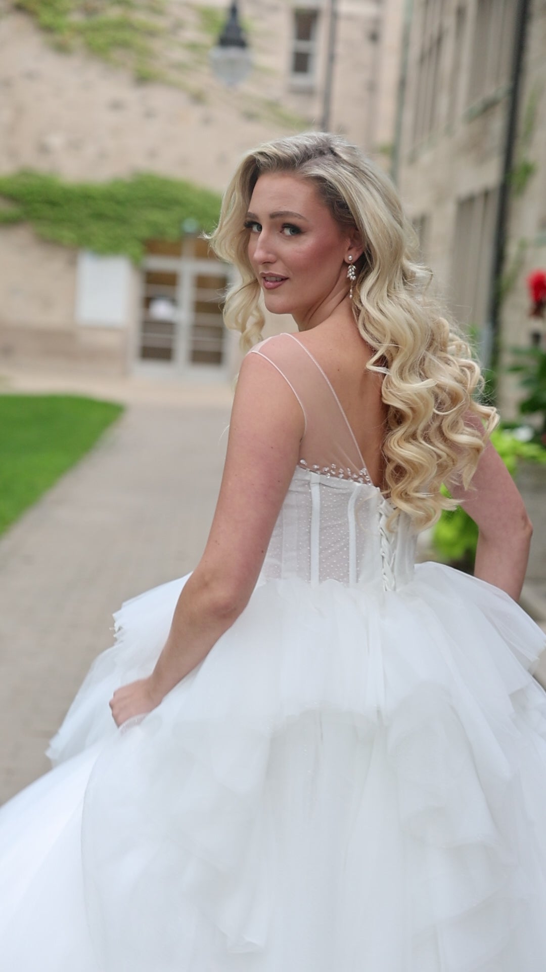 Find wedding dresses for rent 